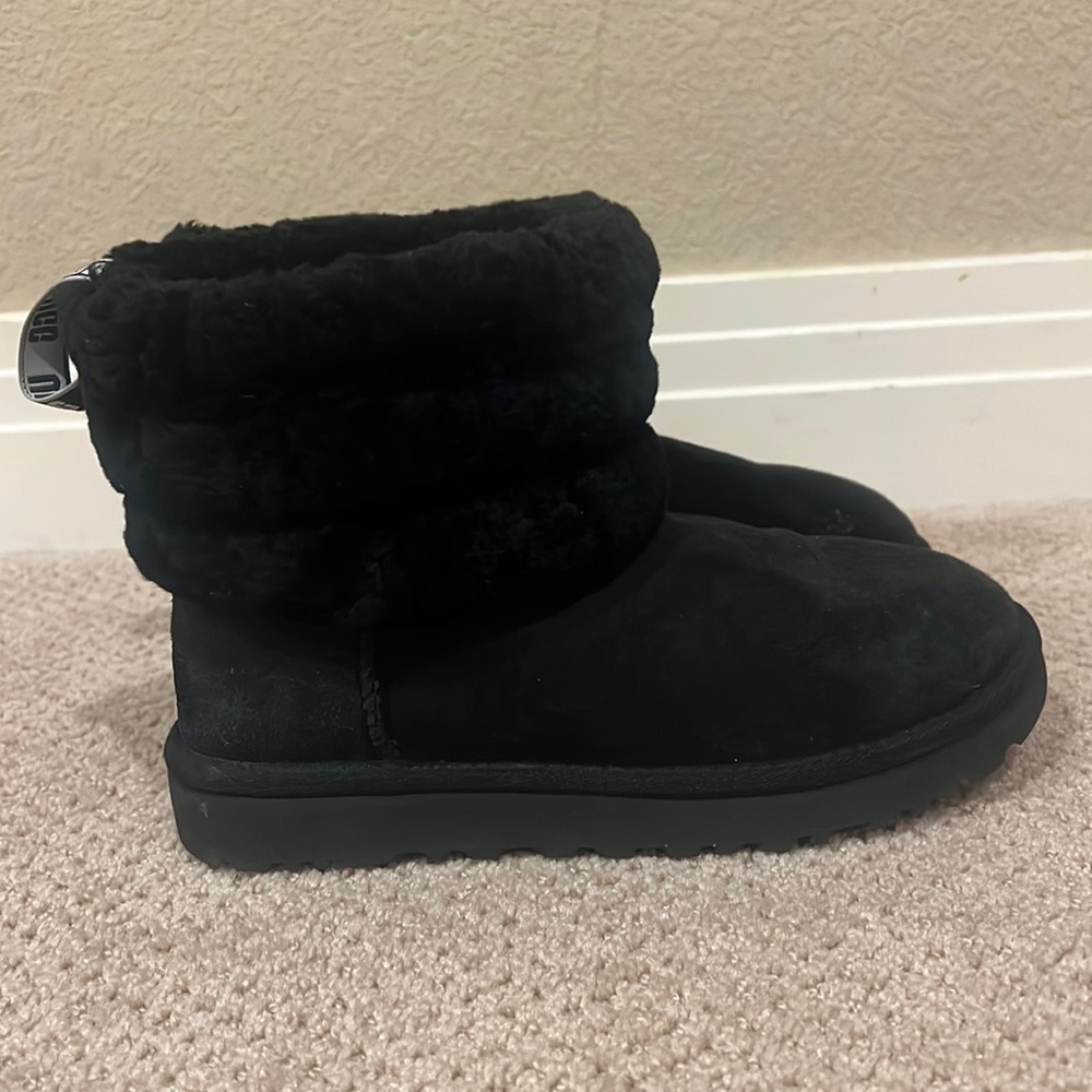 Black short UGGs with fur ankle